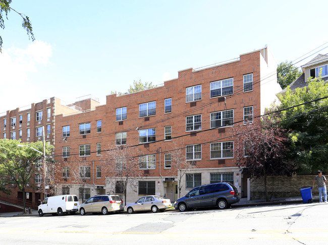 189 W Kingsbridge Rd in Bronx, NY - Foto de edificio - Building Photo