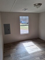 333 Weatherbrook Ln in Anniston, AL - Building Photo