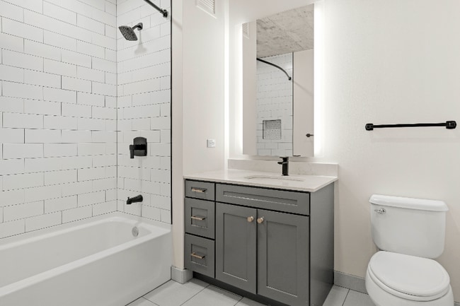183 W Huron St in Chicago, IL - Building Photo - Building Photo