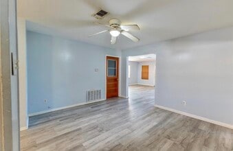 6302 Park Ave in Texas City, TX - Building Photo - Building Photo