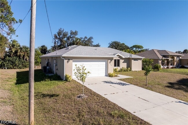 3513 NE 17th Pl in Cape Coral, FL - Building Photo - Building Photo