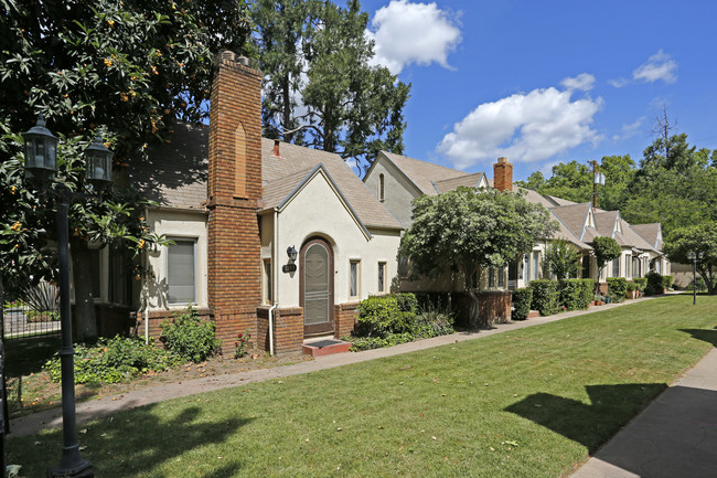 McKinley Courtyard in Sacramento, CA - Foto de edificio - Building Photo