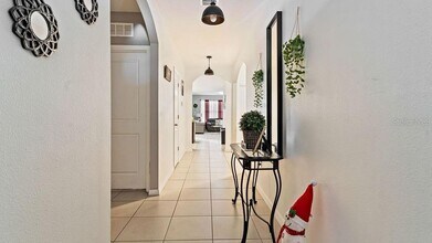 12017 Gillingham Harbor Ln in Gibsonton, FL - Building Photo - Building Photo