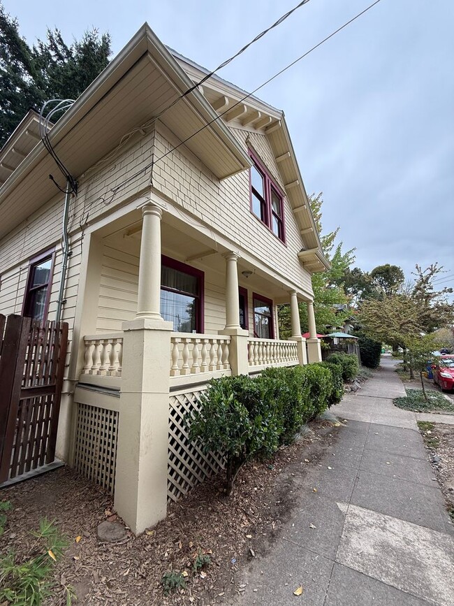 7824 SE 11th Ave in Portland, OR - Building Photo - Building Photo