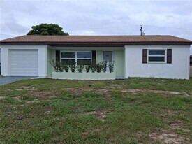 5424 Drift Tide Dr in New Port Richey, FL - Building Photo