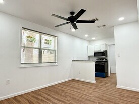 2435 21st St in Lubbock, TX - Building Photo