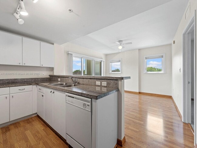 2740 SW 28th Terrace in Miami, FL - Building Photo - Building Photo