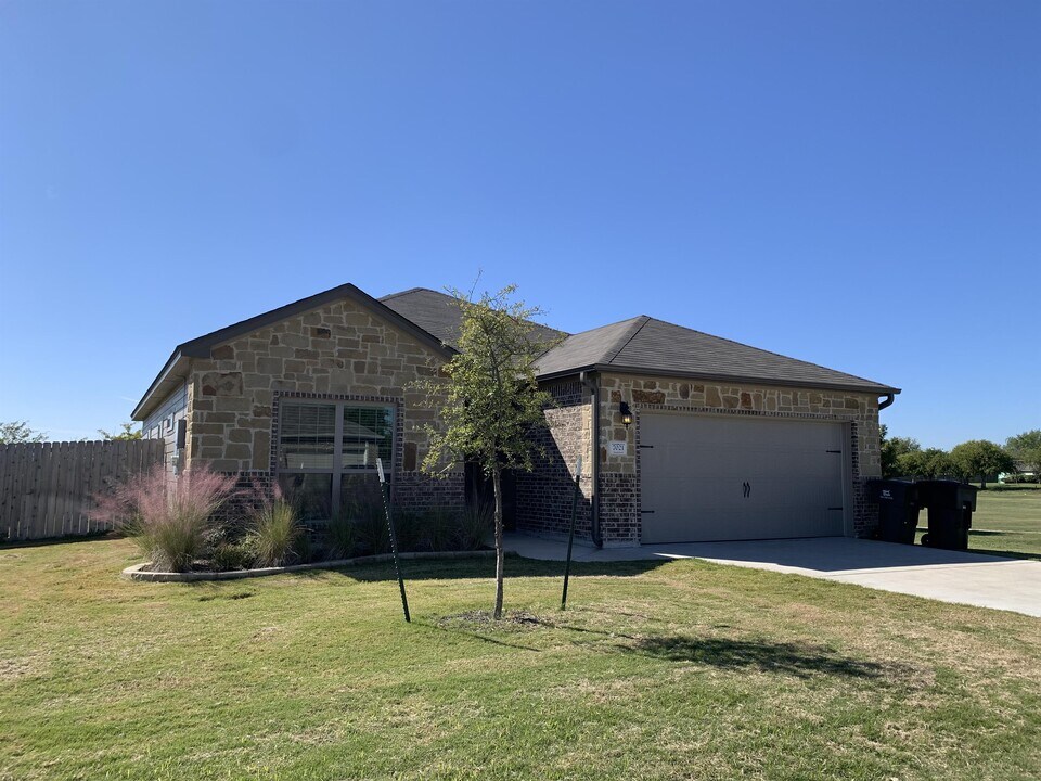7021 Tanglehead Dr in Temple, TX - Building Photo