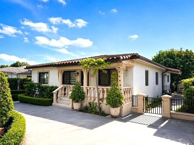 310 NW 32nd Ct