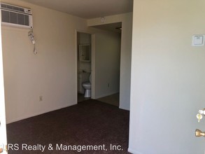821 W La Cadena Dr in Riverside, CA - Foto de edificio - Building Photo
