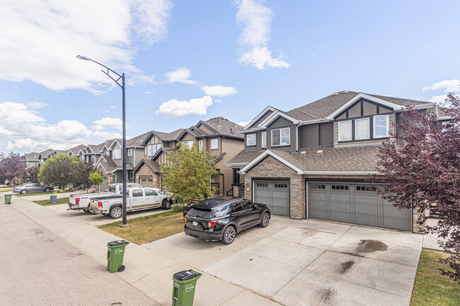 3817 Whitelaw Pl NW in Edmonton, AB - Building Photo - Primary Photo