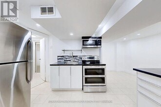 1 Bramwell Dr in Ajax, ON - Building Photo - Building Photo