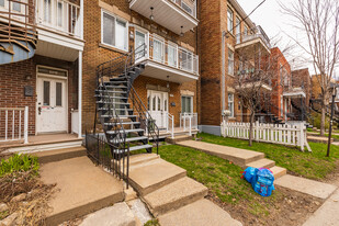2217-2221 Des Carrières St in Montréal, QC - Building Photo