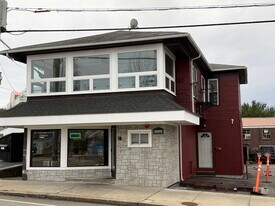 1037 Cass Ave, Unit 1 in Woonsocket, RI - Building Photo