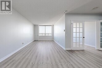 115 Omni Dr in Toronto, ON - Building Photo - Building Photo