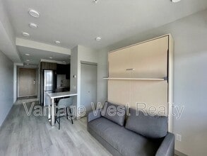 345-345 Dougall Rd N in Kelowna, BC - Foto de edificio - Building Photo