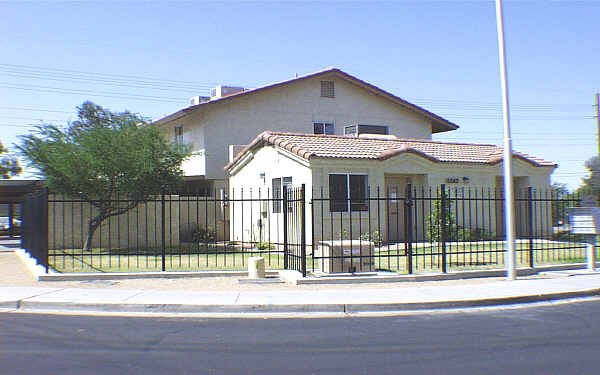 Golden West Apartments in Mesa, AZ - Building Photo