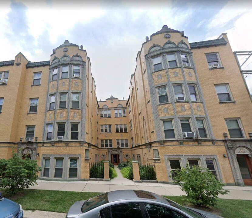 3411 W Balmoral Ave in Chicago, IL - Building Photo