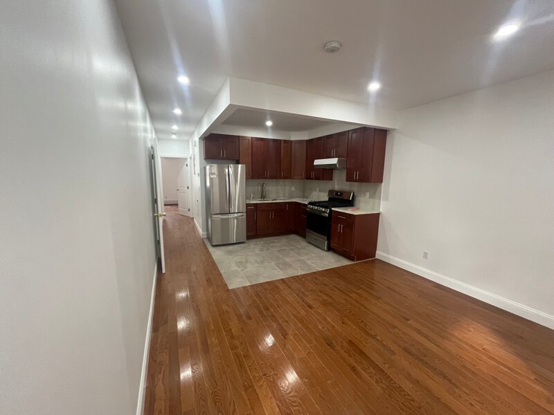 66-35 Booth St in Queens, NY - Building Photo