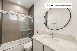 Private bedroom in 4 bed/4 bath Home in Los Angeles, CA - Building Photo - Building Photo