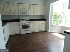 2492 Wentworth Dr in Crofton, MD - Foto de edificio - Building Photo