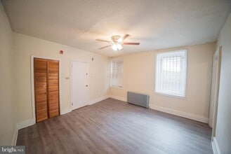 527 Fairmount Ave in Philadelphia, PA - Building Photo - Building Photo