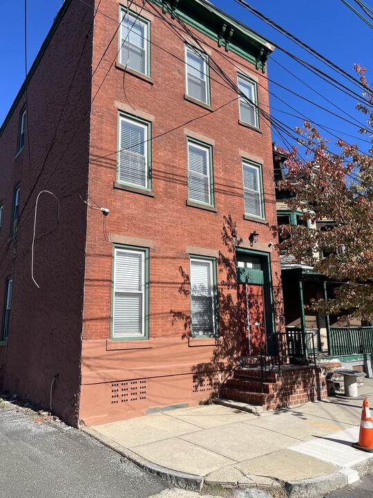 442 W Hanover St in Trenton, NJ - Building Photo