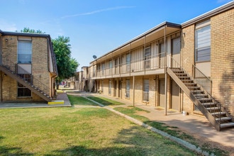 Bear Creek Apartments in Euless, TX - Building Photo - Building Photo