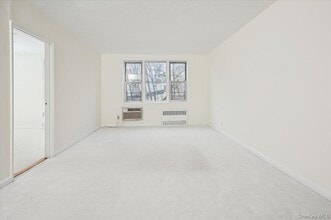 4 Sadore Ln in Yonkers, NY - Building Photo - Building Photo