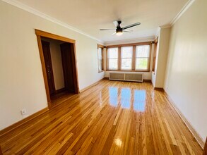 3354 N Springfield Ave, Unit 1st Floor in Chicago, IL - Building Photo - Building Photo