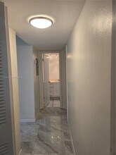 15888 SW 95th Ave in Miami, FL - Foto de edificio - Building Photo