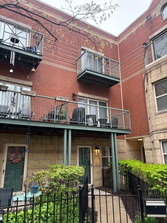 property at 4530 S Woodlawn Ave