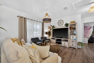 1760 75th Ave N in St. Petersburg, FL - Building Photo - Building Photo