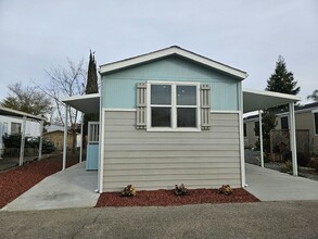 415 N Akers St in Visalia, CA - Building Photo - Building Photo