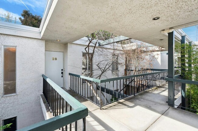 1411 Creekside Dr in Walnut Creek, CA - Building Photo - Building Photo