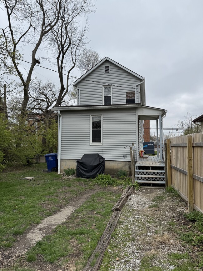 1329 Broadview Ave in Columbus, OH - Foto de edificio - Building Photo