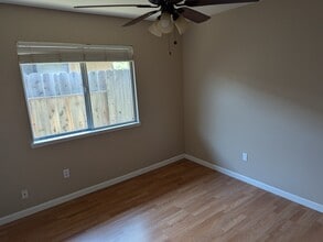 3513 El Hogar Ct in Bakersfield, CA - Building Photo - Building Photo