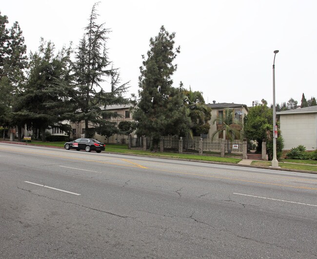 3729-3733 Los Feliz Blvd in Los Angeles, CA - Building Photo - Building Photo
