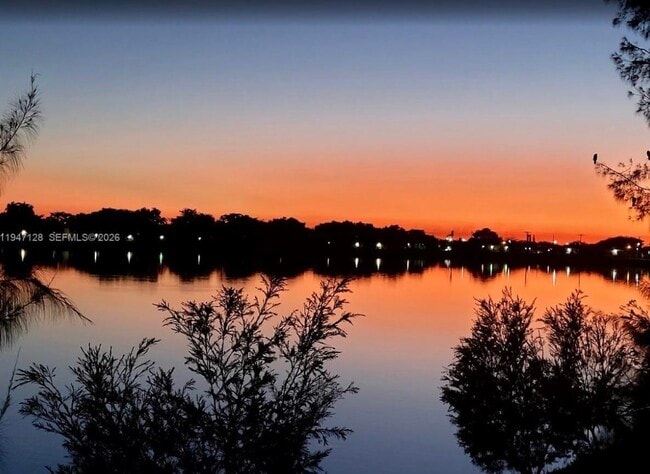 468 NE 206th Ln, Unit 202 in Miami, FL - Building Photo - Building Photo