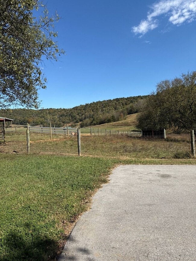 property at 1423 Hickory Valley Rd