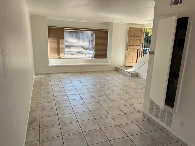 1245 Prairie Dog Cir in Ventura, CA - Building Photo - Building Photo