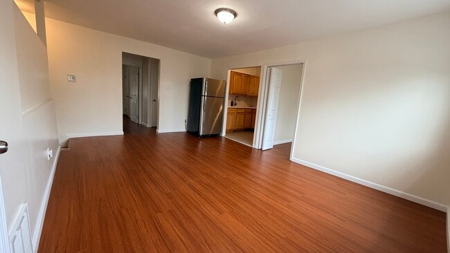 6302 Grand Central Pky in Forest Hills, NY - Building Photo - Building Photo