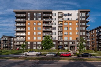 Le Saint-Laurent Apartments in Brossard, QC - Building Photo - Building Photo