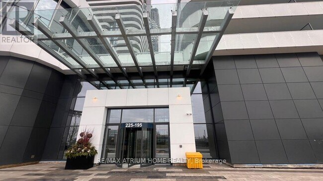 195 Commerce St in Vaughan, ON - Building Photo - Building Photo