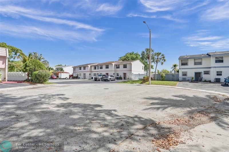 7905 SW 8th St in North Lauderdale, FL - Foto de edificio