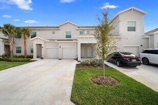 20660 Hazelnut Ct in Lehigh Acres, FL - Building Photo
