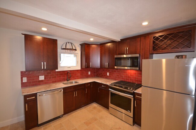 128 Brooks St, Unit 1