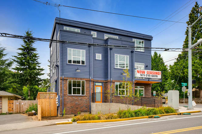 1906 SE Tacoma St in Portland, OR - Building Photo - Building Photo