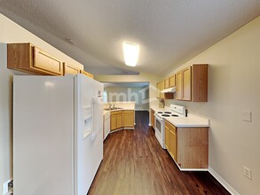 4045 Half Moon Cir in Middleburg, FL - Building Photo - Building Photo