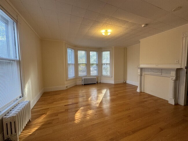 379 Harvard St, Unit 1 in Cambridge, MA - Building Photo - Building Photo